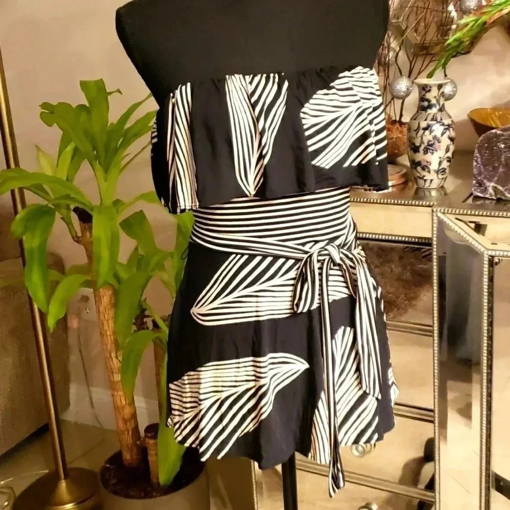 BCBG Maxazaria strapless ruffles top size M